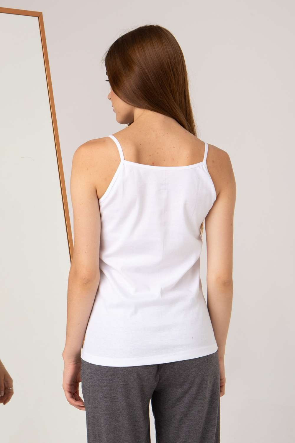 Майка жіноча на тонкій бретельці - Білий
