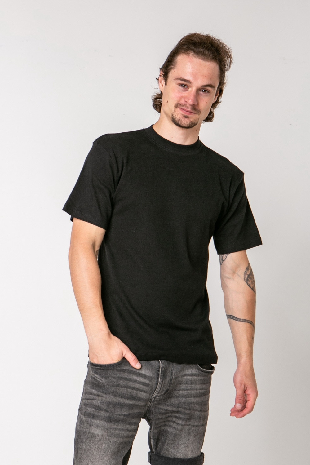 Чоловіча футболка з закритим горлом - Чорний