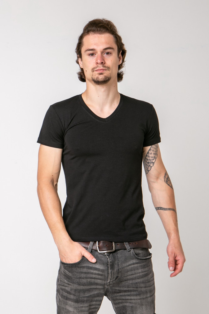 Футболка чоловіча з трикутним вирізом - 3 кольори