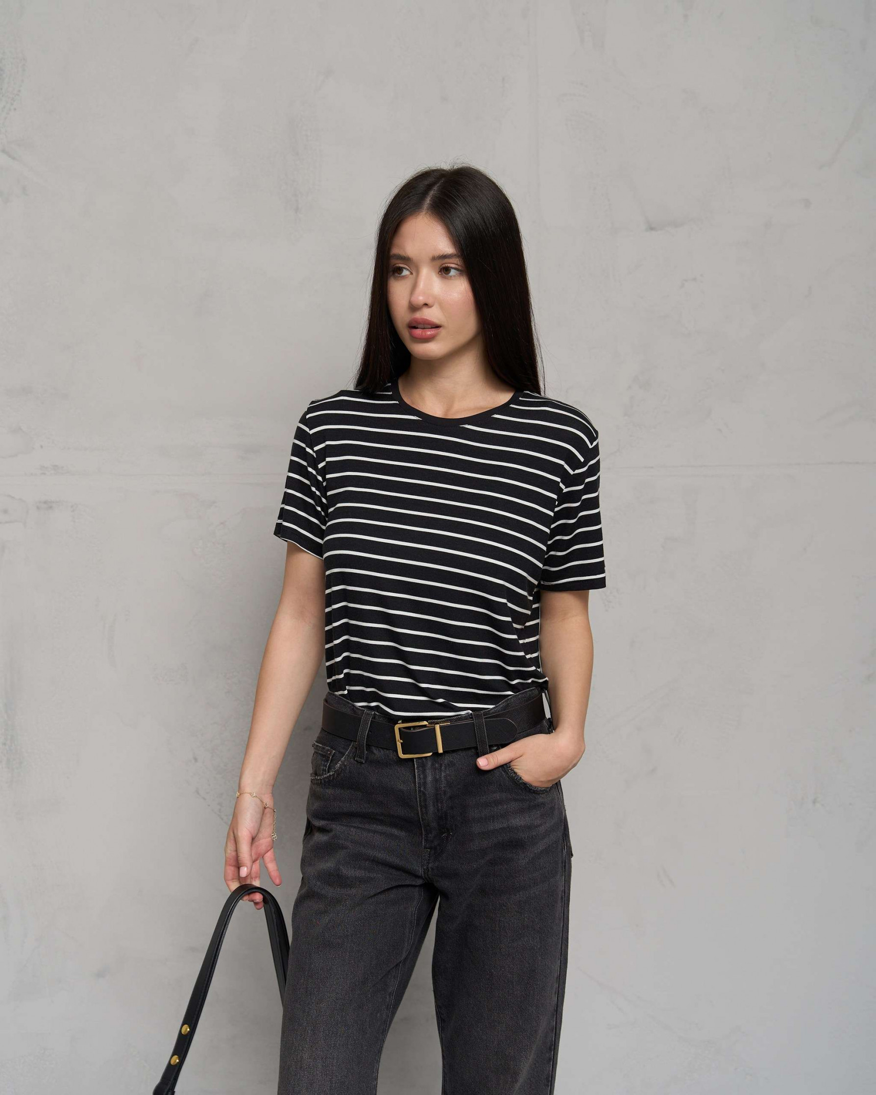 Футболка віскозна чорна у смужку Plus Size - кругла горловина