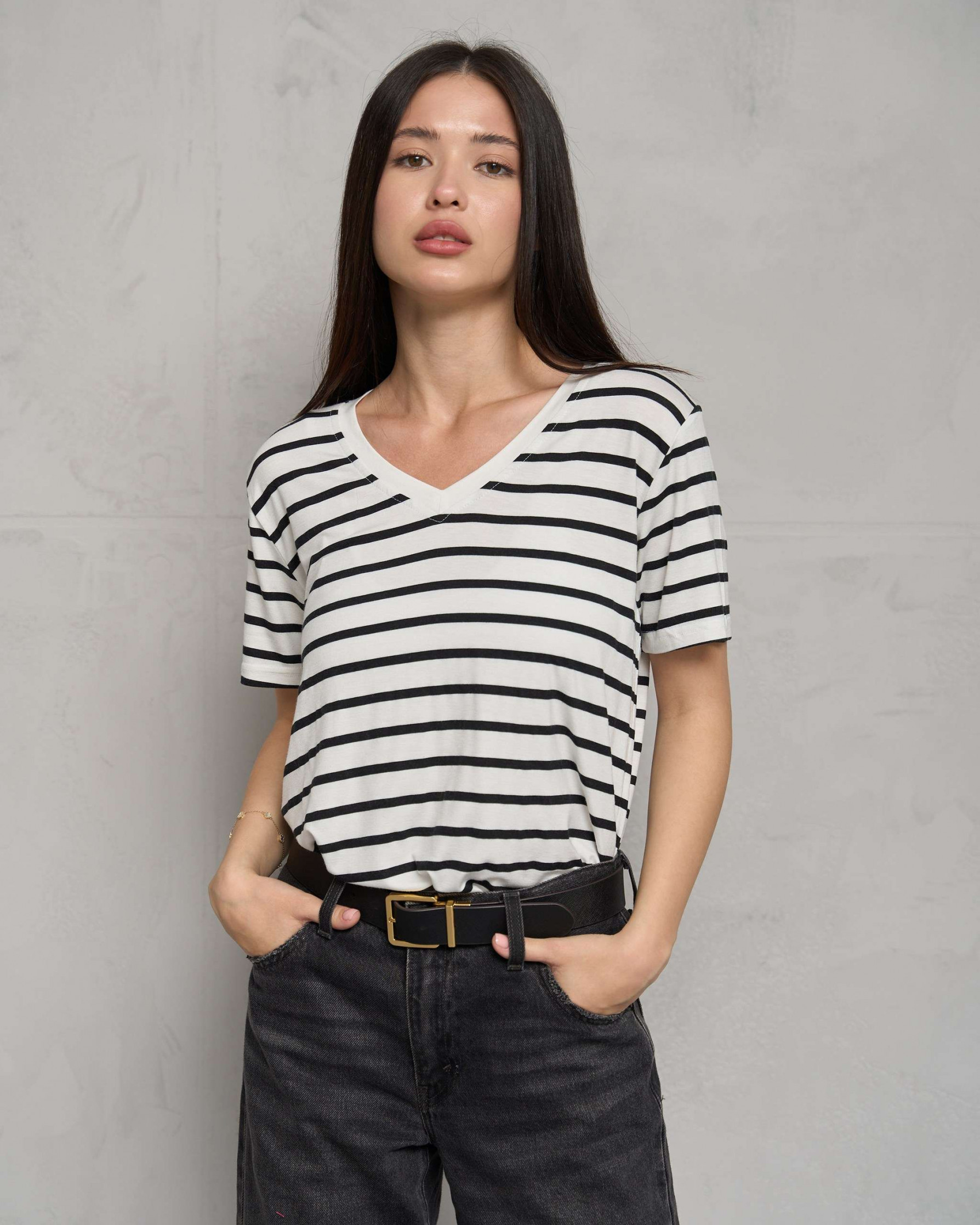Футболка віскозна біла у смужку Plus Size - V-горловина 