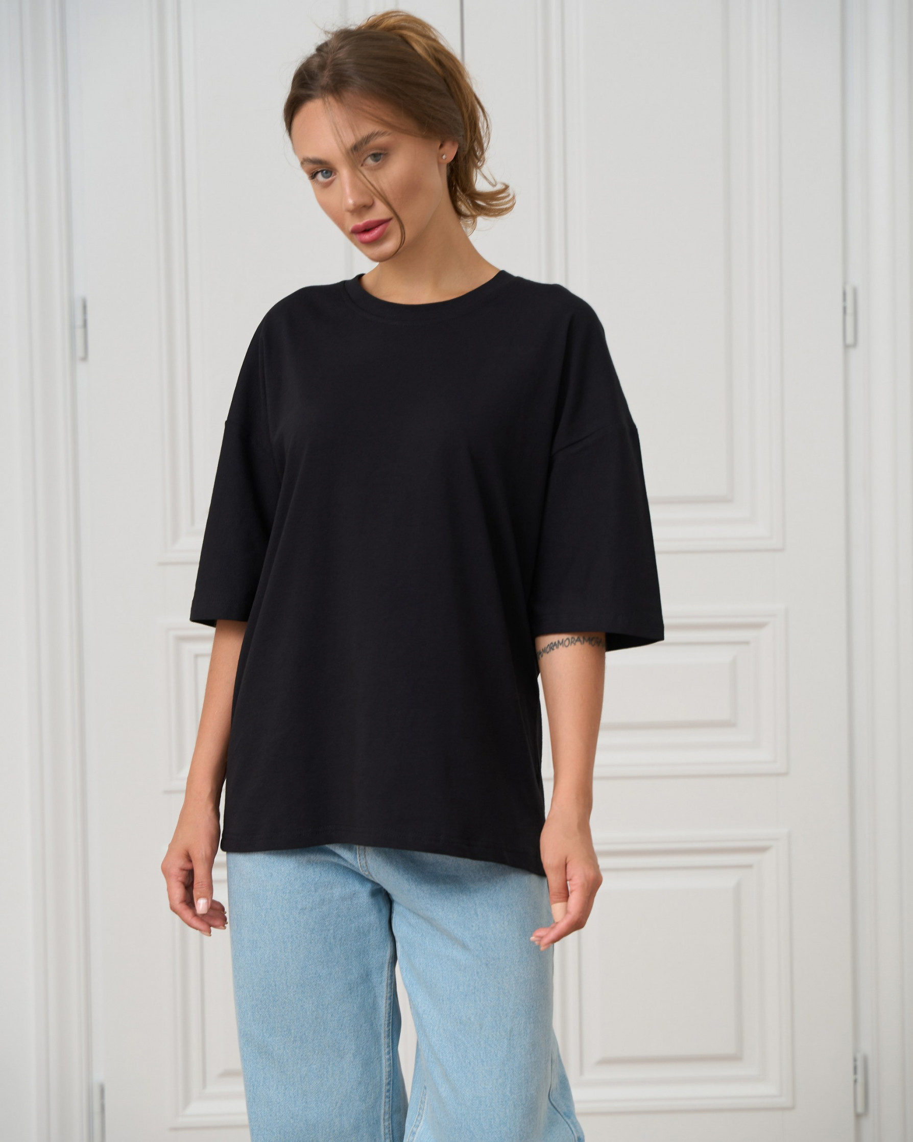 Футболка жіноча оверсайз кругле горло - Чорна