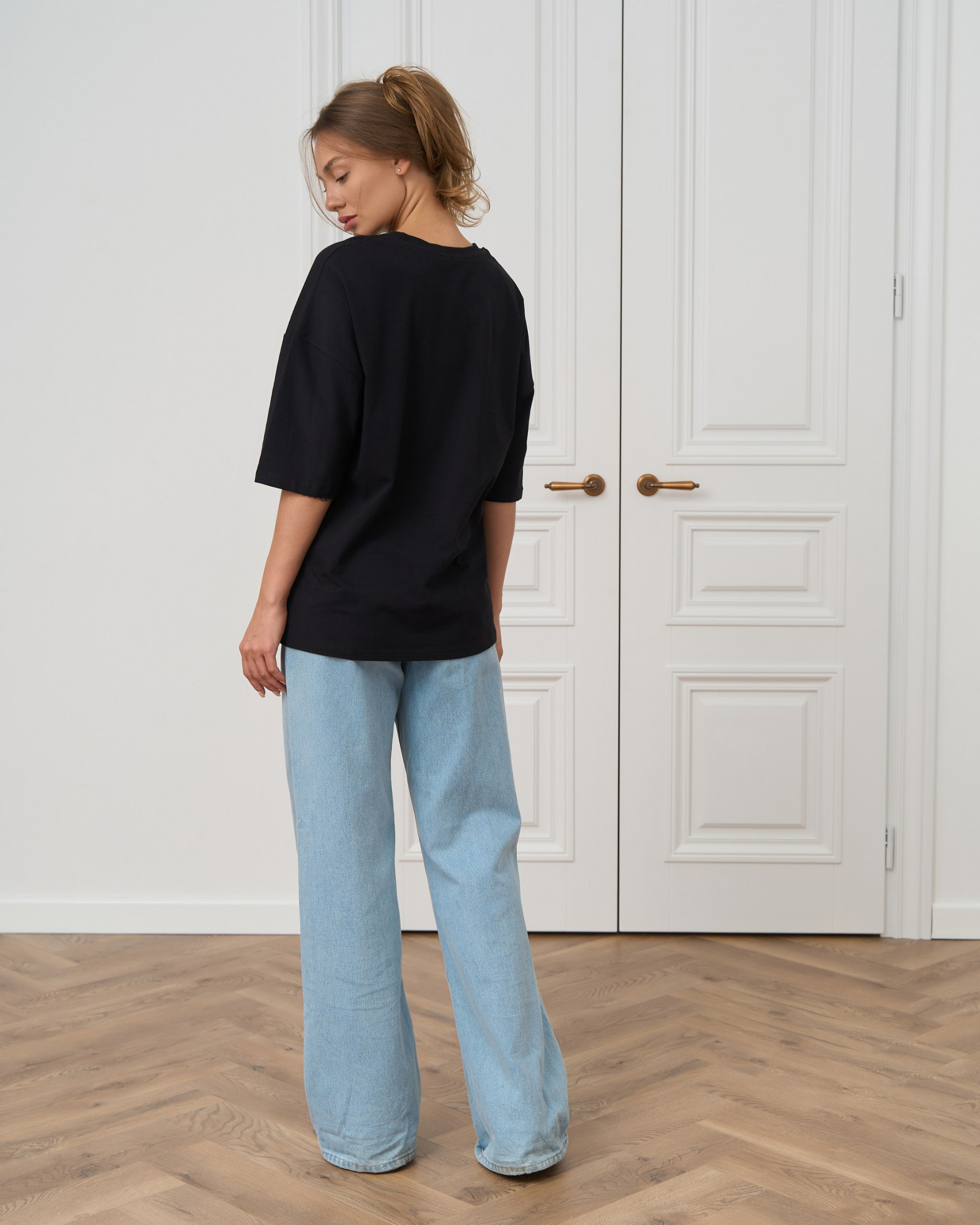 Футболка жіноча оверсайз кругле горло - Чорна