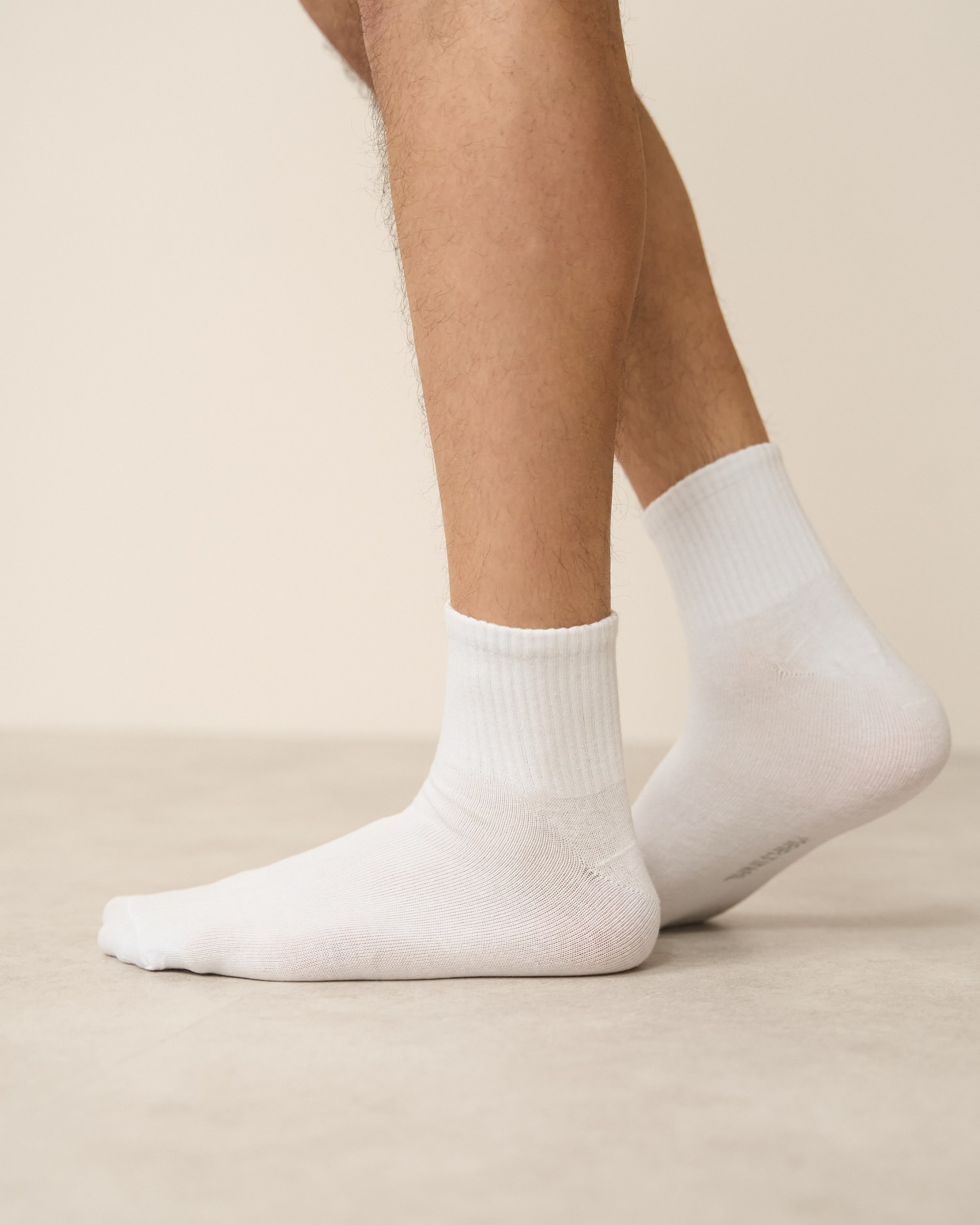 Мужские тонкие носки средняя длина - белые, черные