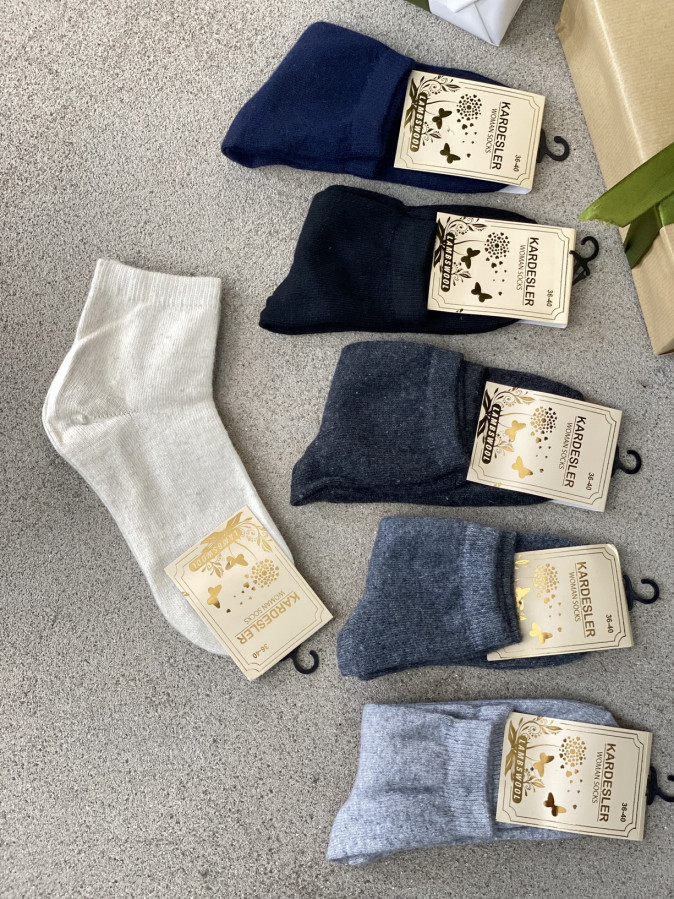 Жіночі теплі однотонні шкарпетки - середні - вовна