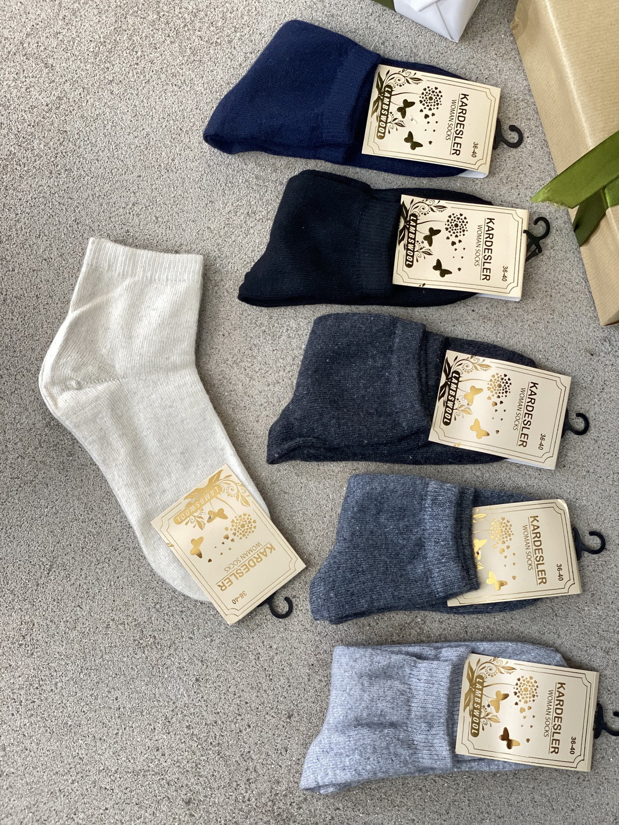 Жіночі теплі однотонні шкарпетки - середні - вовна