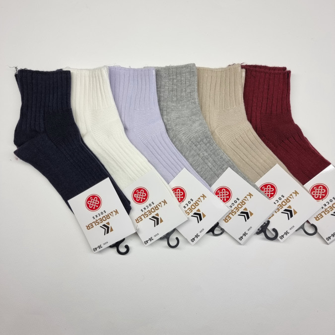 Жіночі однотонні бавовняні шкарпетки - середня довжина
