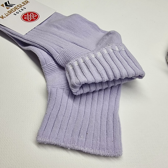 Жіночі однотонні бавовняні шкарпетки - середня довжина