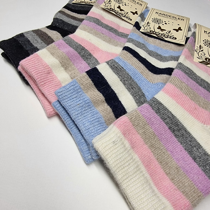 Жіночі теплі вовняні шкарпетки - у смужку