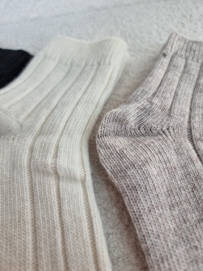 Женские теплые пастельные носки в рубчик - средние