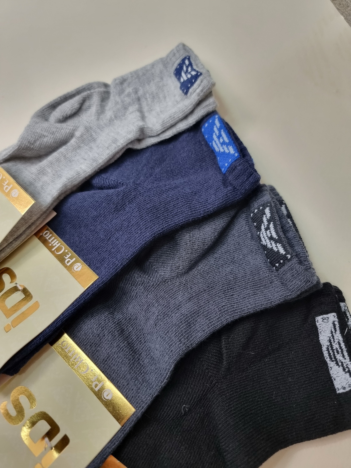 Носки тонкие для мальчика с лейбой наверху