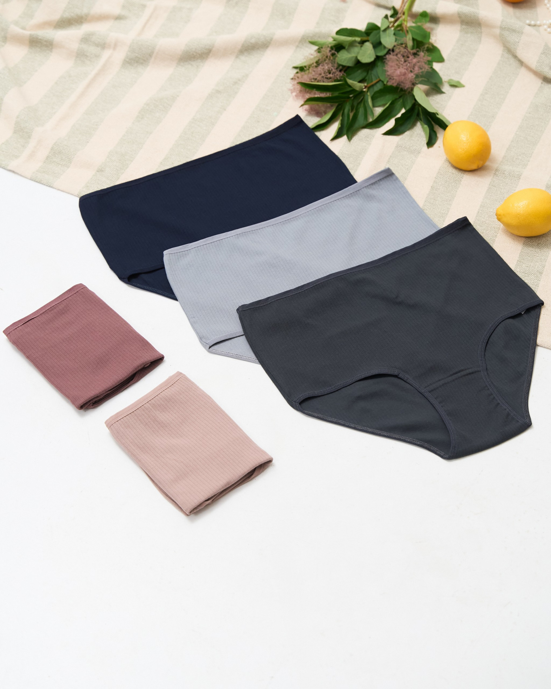 Жіночі однотонні трусики Plus Size - в рубчик