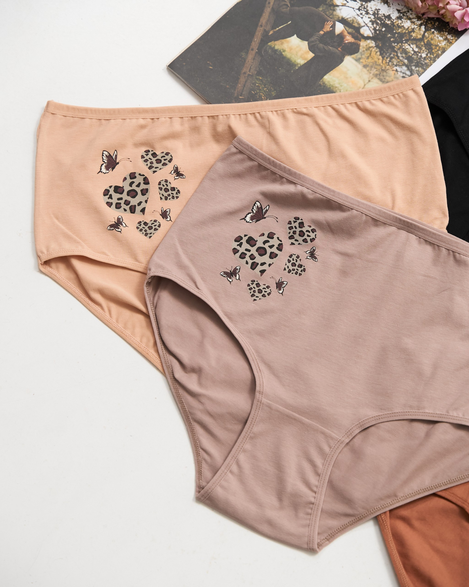 Трусики жіночі Plus Size із широким боком - метелики, сердечки