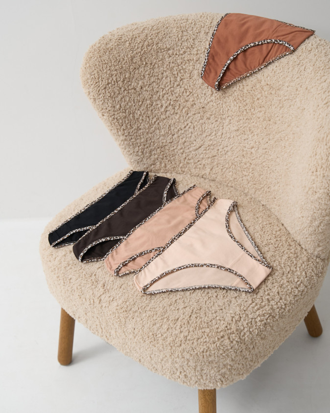 Женские трусики с леопардовой окантовкой