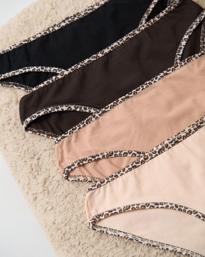 Женские трусики с леопардовой окантовкой