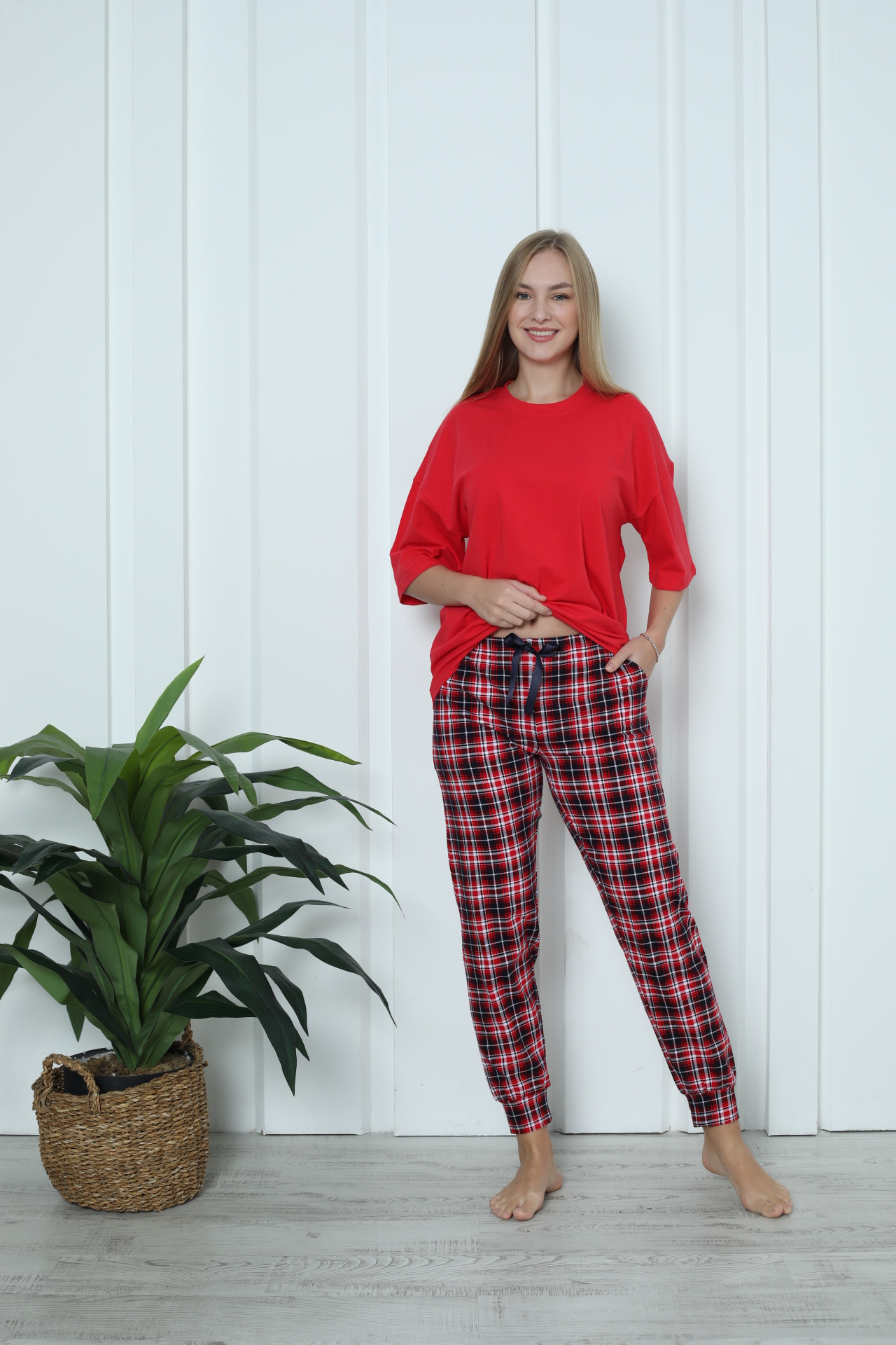 Жіночі піжамні штани - червоні у клітинку