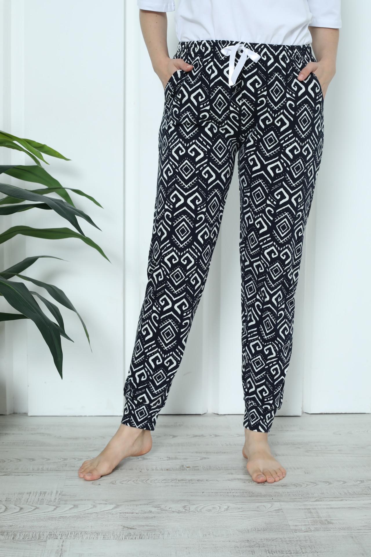 Жіночі піжамні штани - чорні у геометричний візерунок