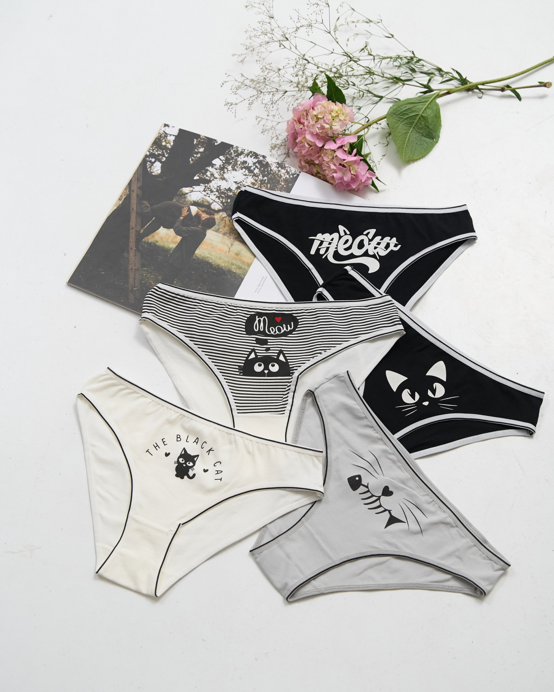 Жіночі бавовняні трусики - мікс з котиками