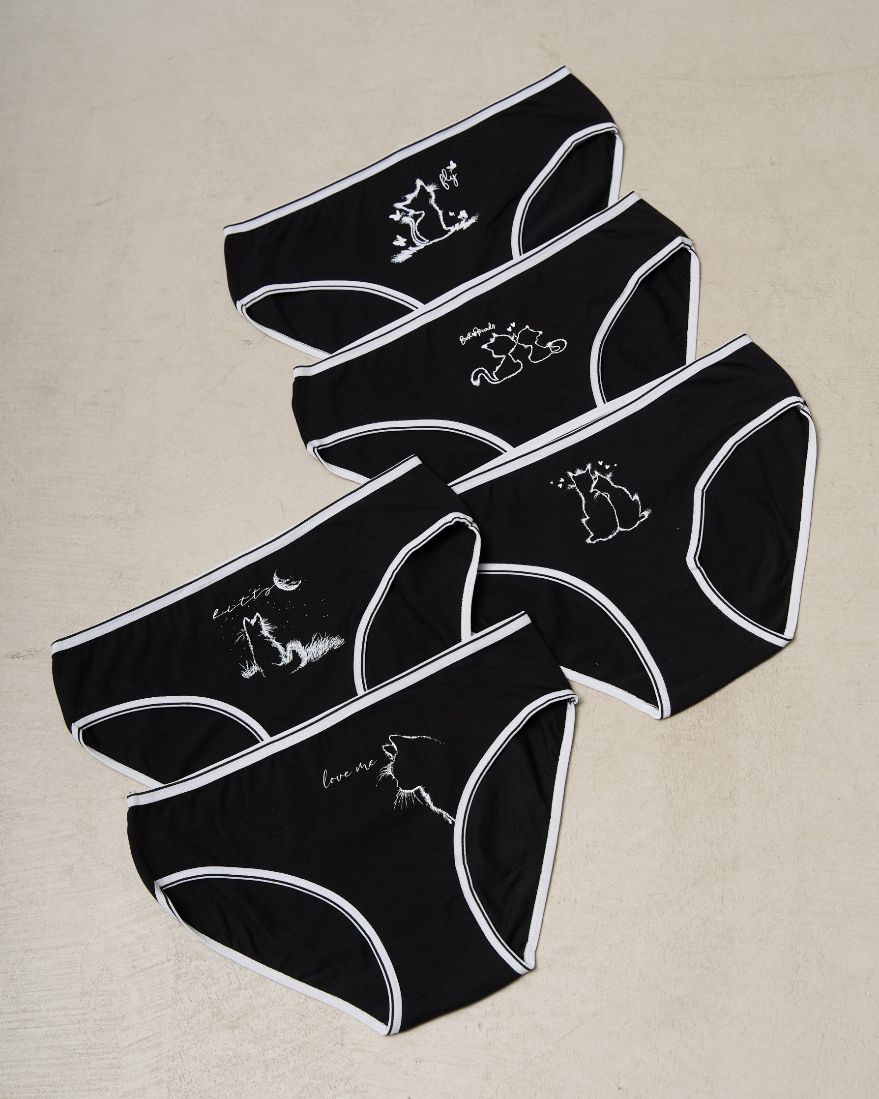 Батальні жіночі трусики - чорні з котиками