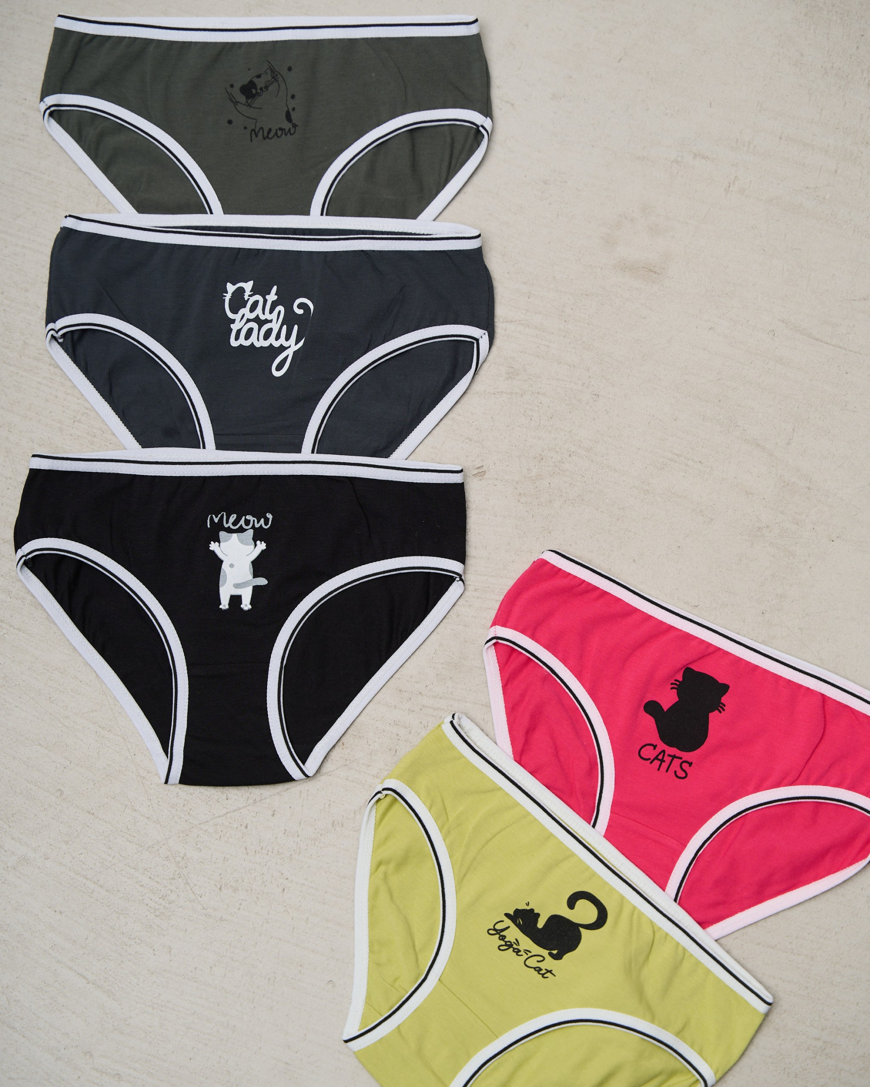 девочки в трусиках