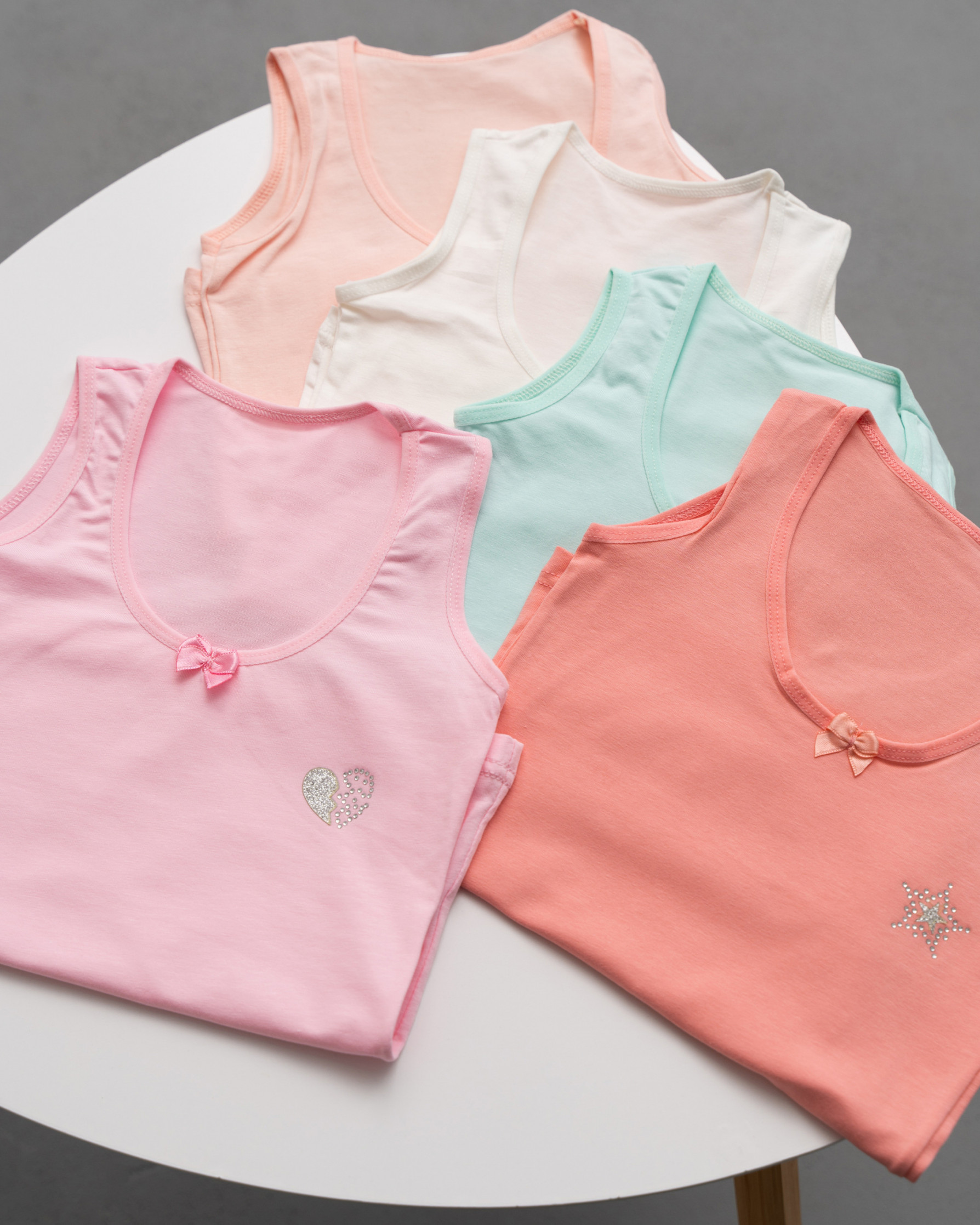 Майка на дівчинку, широка бретель - серце зі стразів