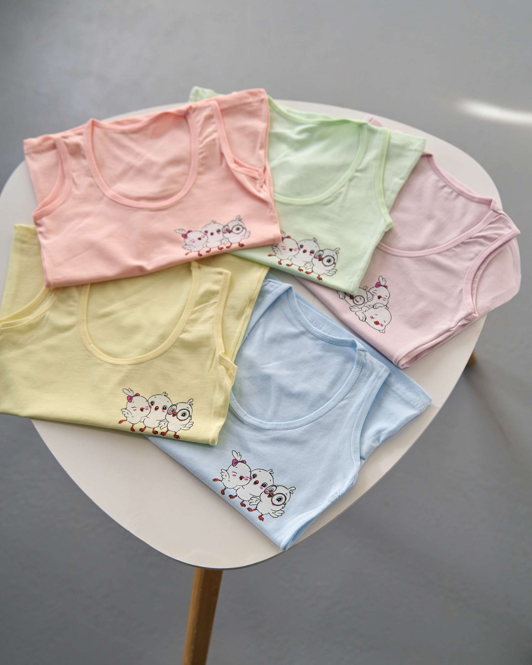 Майка на дівчинку широка бретель - Троє курчаток