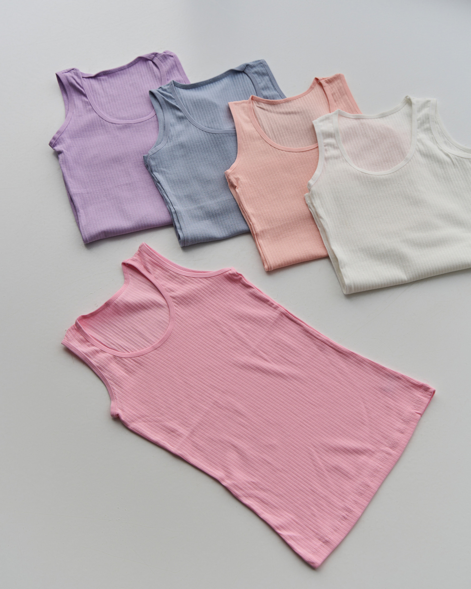 Майка на дівчинку-підлітка, широка бретель - в рубчик