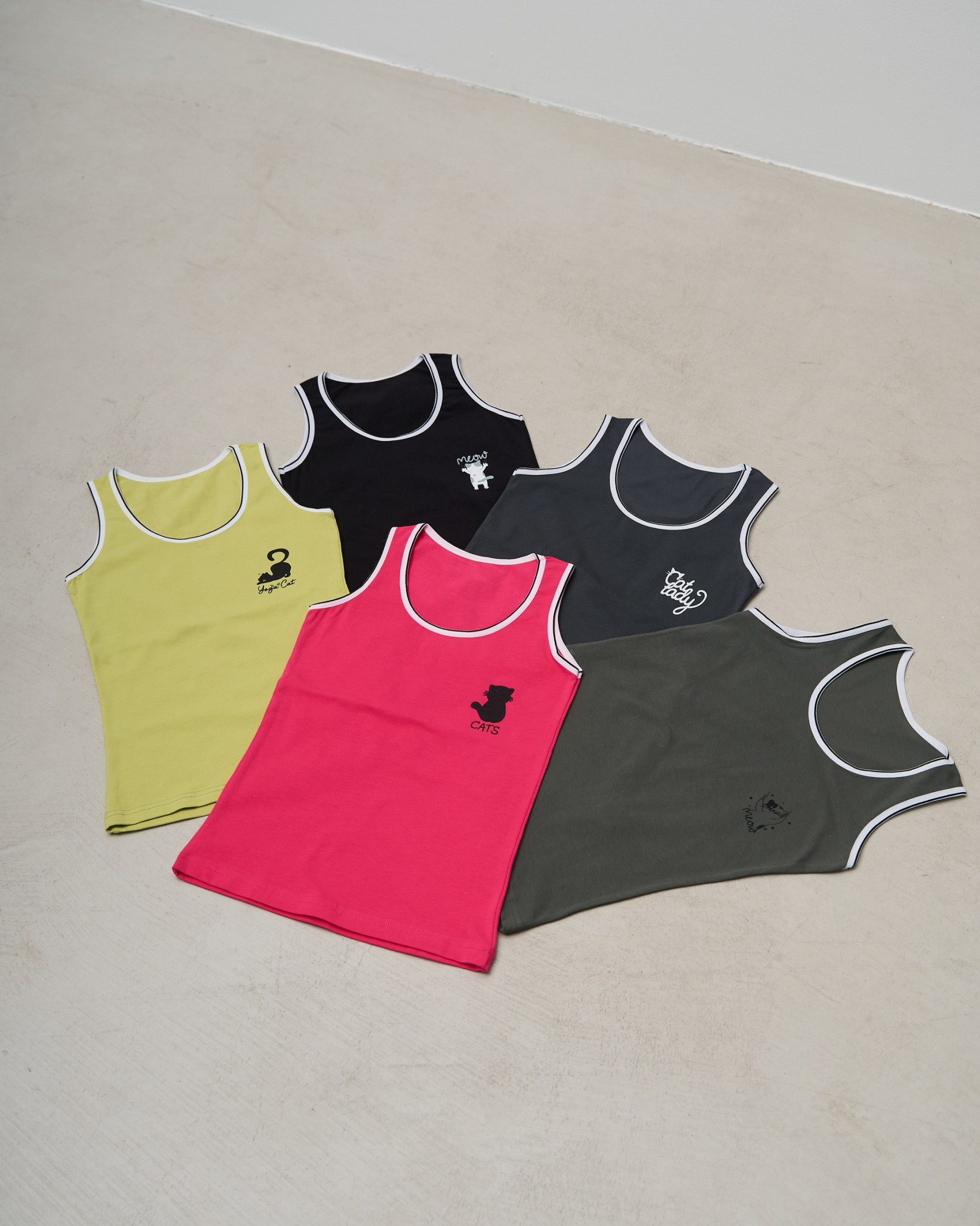 Майка на дівчинку-підлітка, широка бретель - з котиком