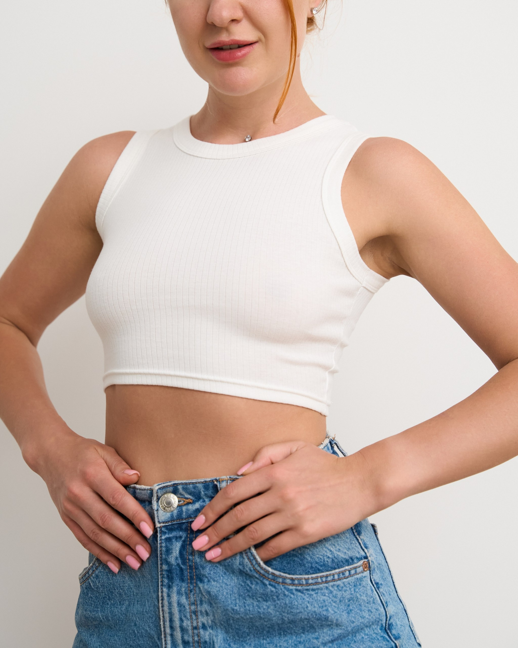 Жіноча майка вкорочена crop Nicoletta - молочна, в рубчик