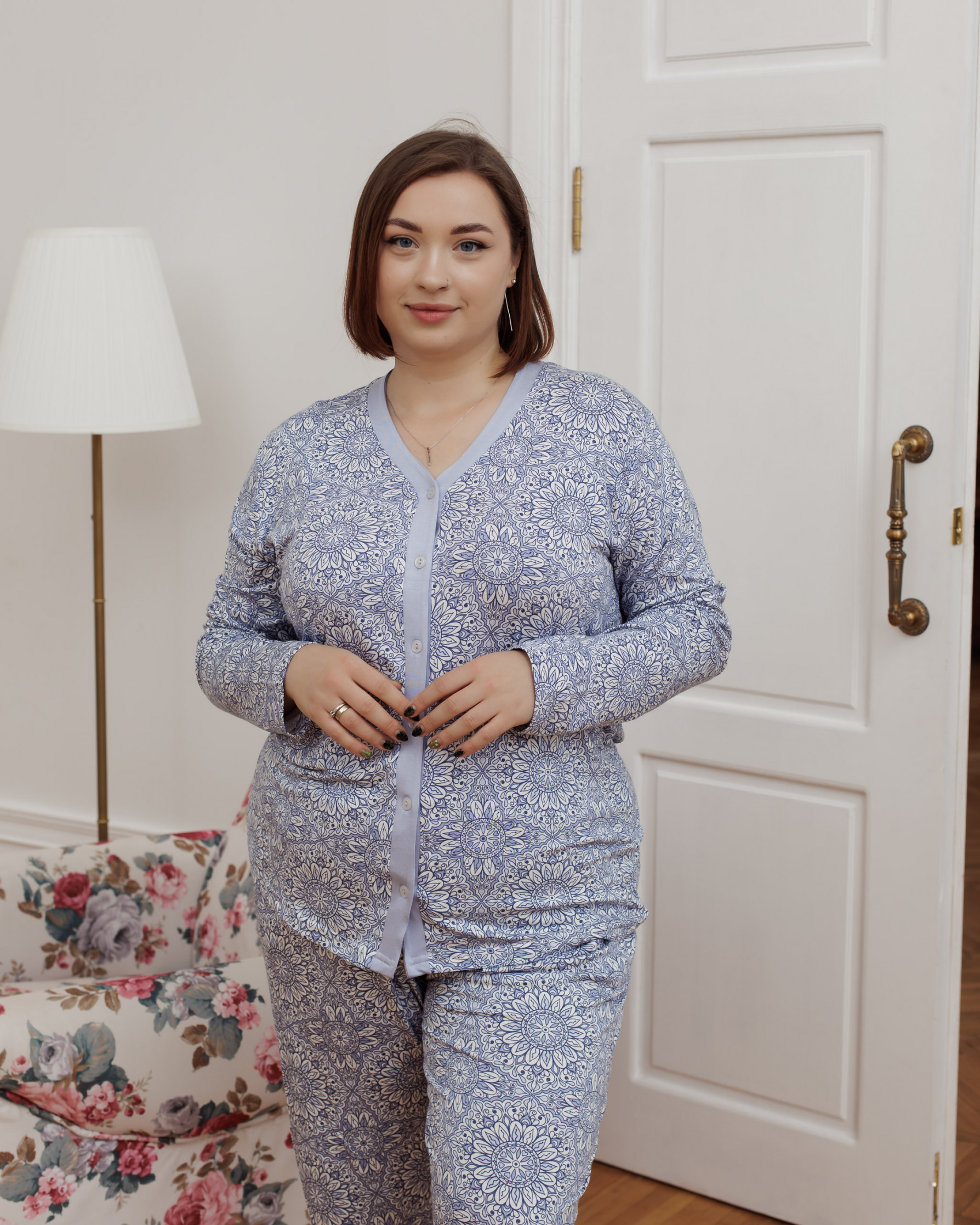 Комплект жіночий зі штанами і кофтою на ґудзиках Plus Size - Віскоза