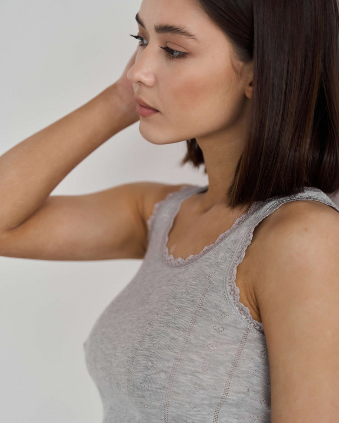 Майка жіноча з мереживом - Світло-сірий