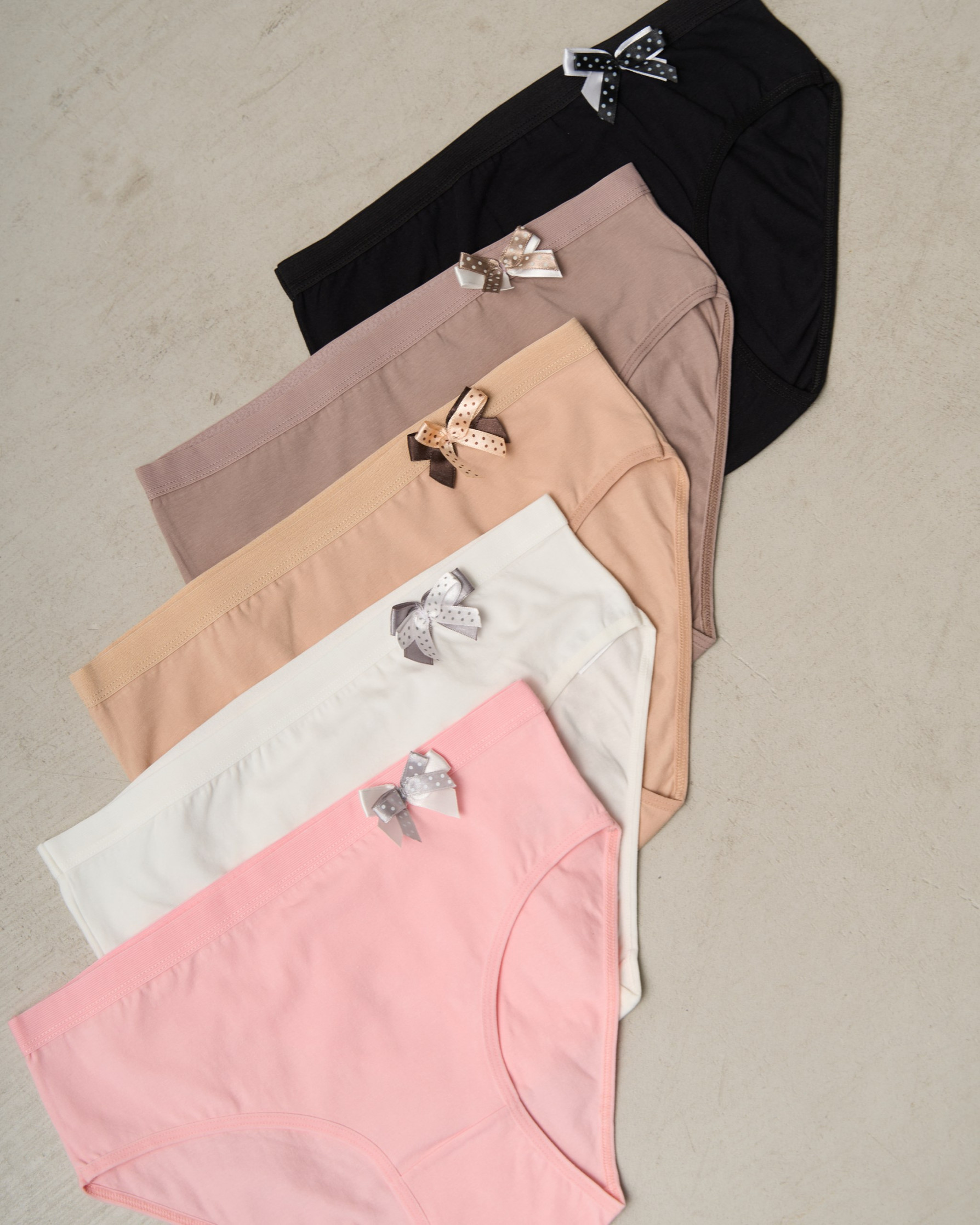 Жіночі батальні трусики з бантиком у горошок