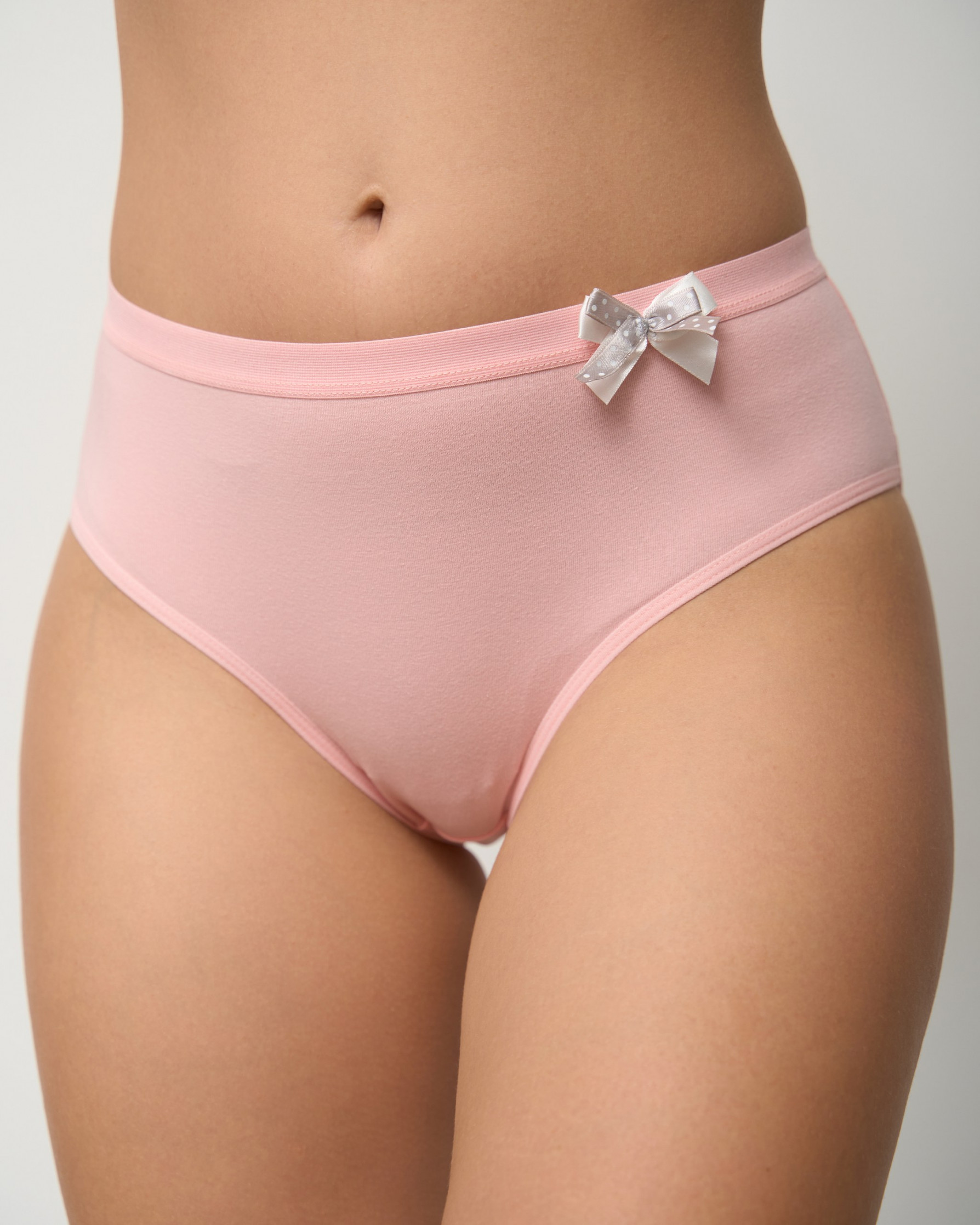 Жіночі батальні трусики з бантиком у горошок