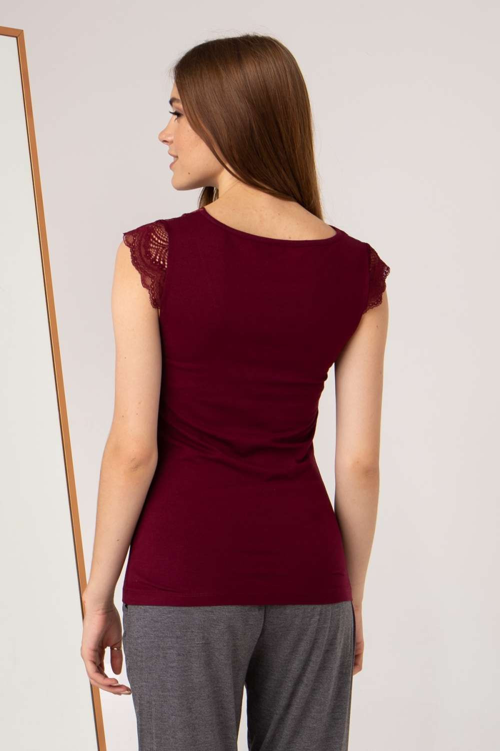 Жіноча майка Ozkan з V-подібним вирізом - мереживо