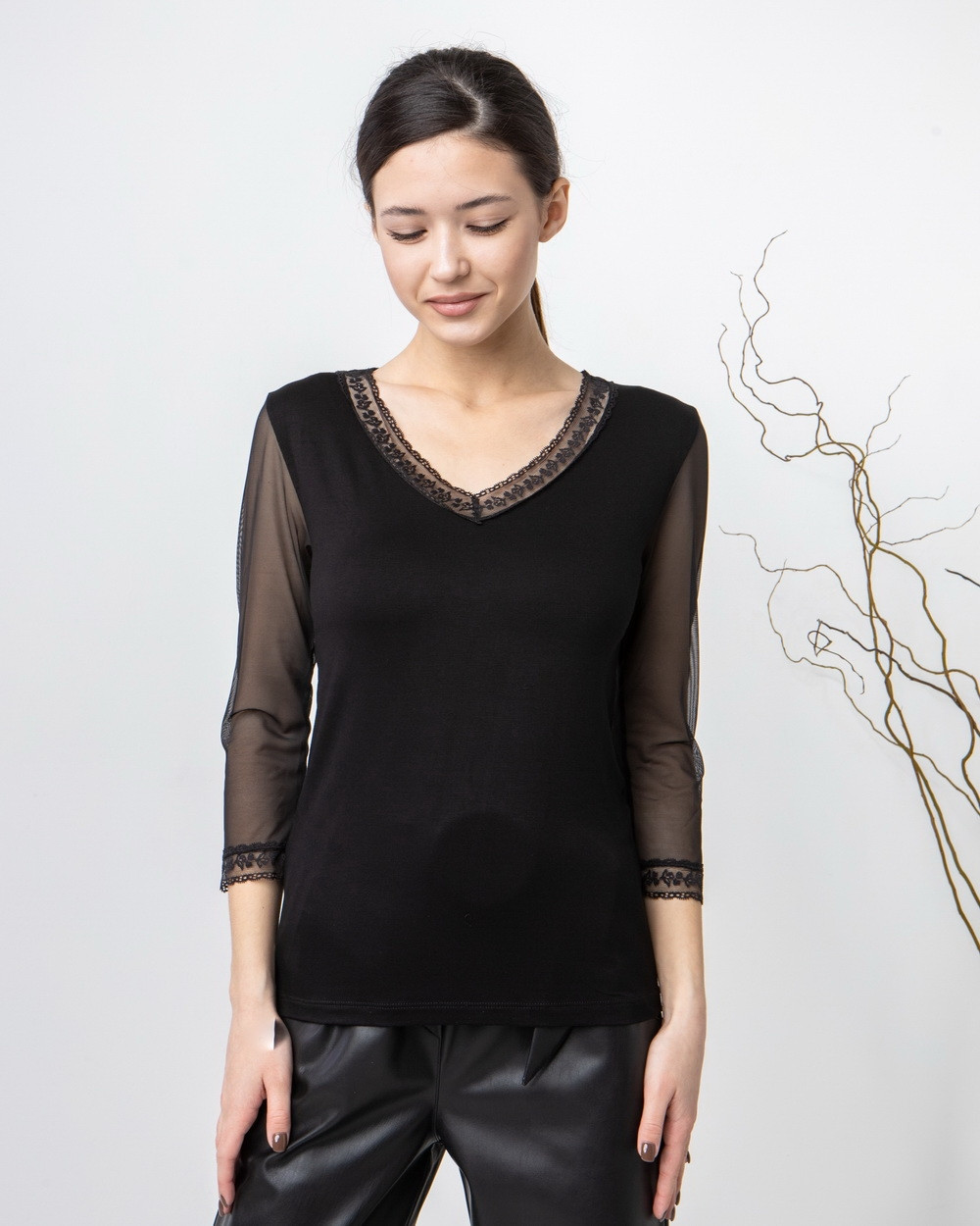 Віскозна футболка з сіточкою, V-подібний виріз