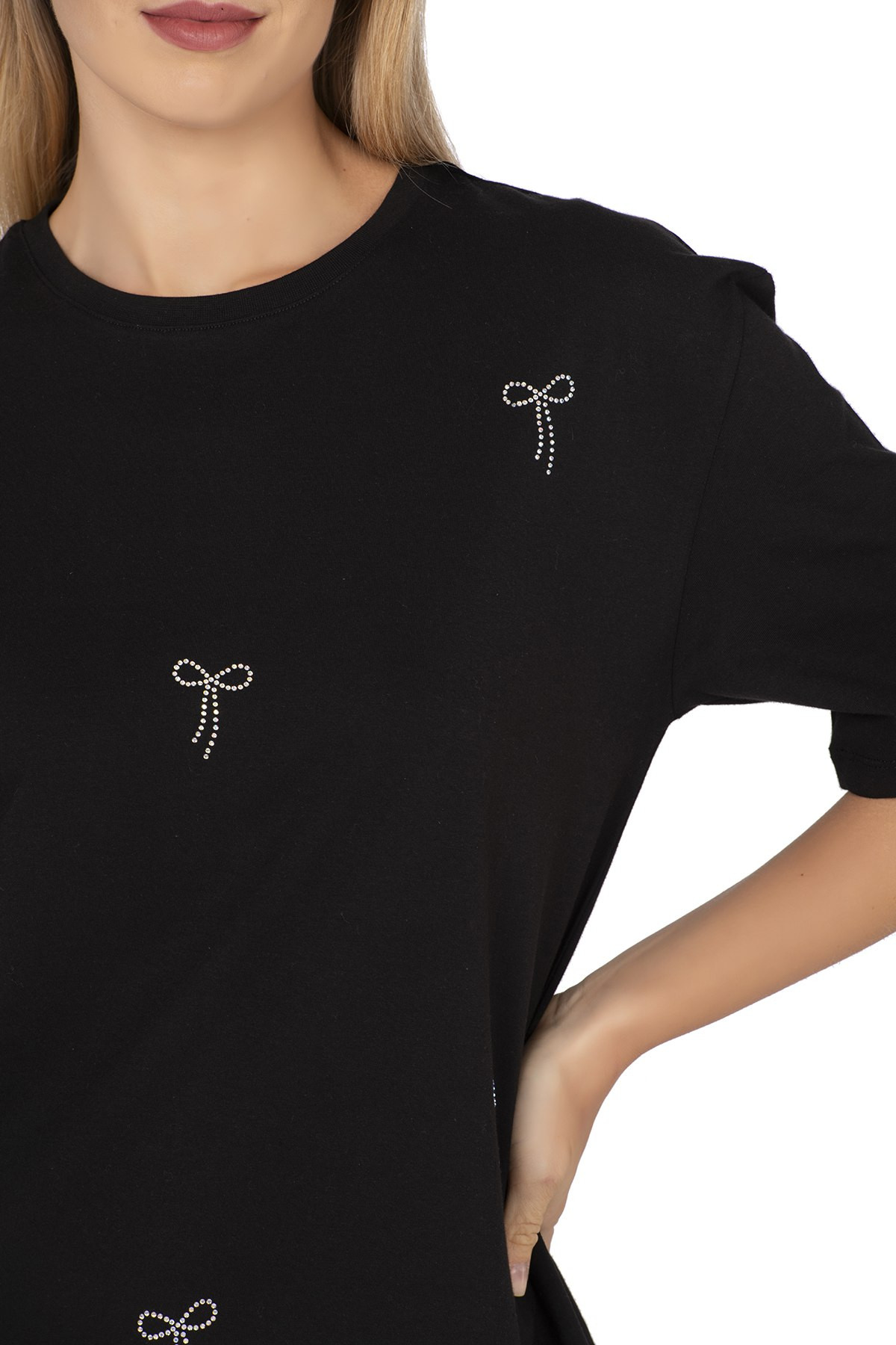Футболка жіноча бавовняна чорна - Бантики з камінчиків