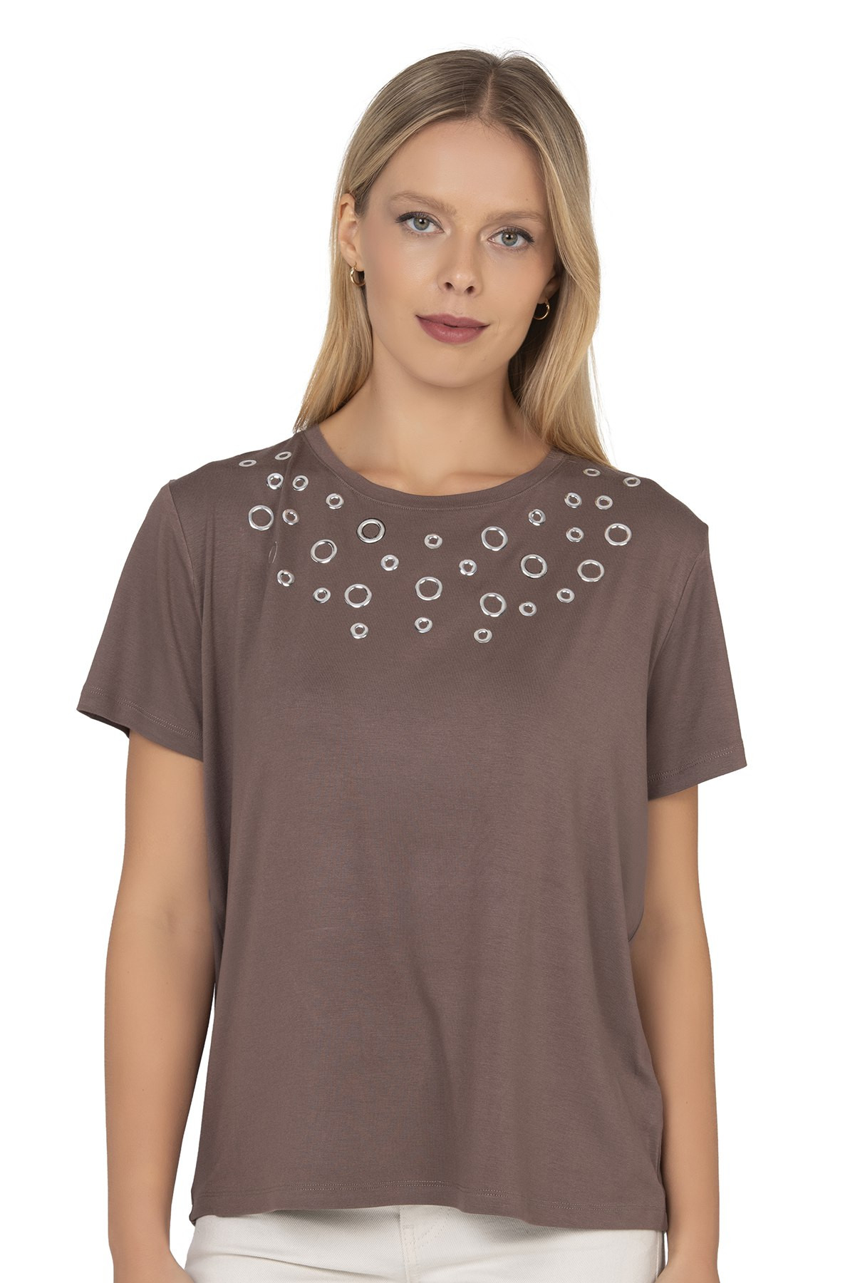 Футболка жіноча віскозна - металевий декор по грудях