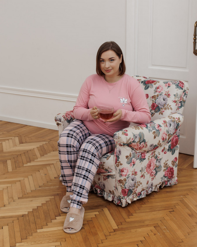 Комплект жіночий Plus Size зі штанами в клітинку