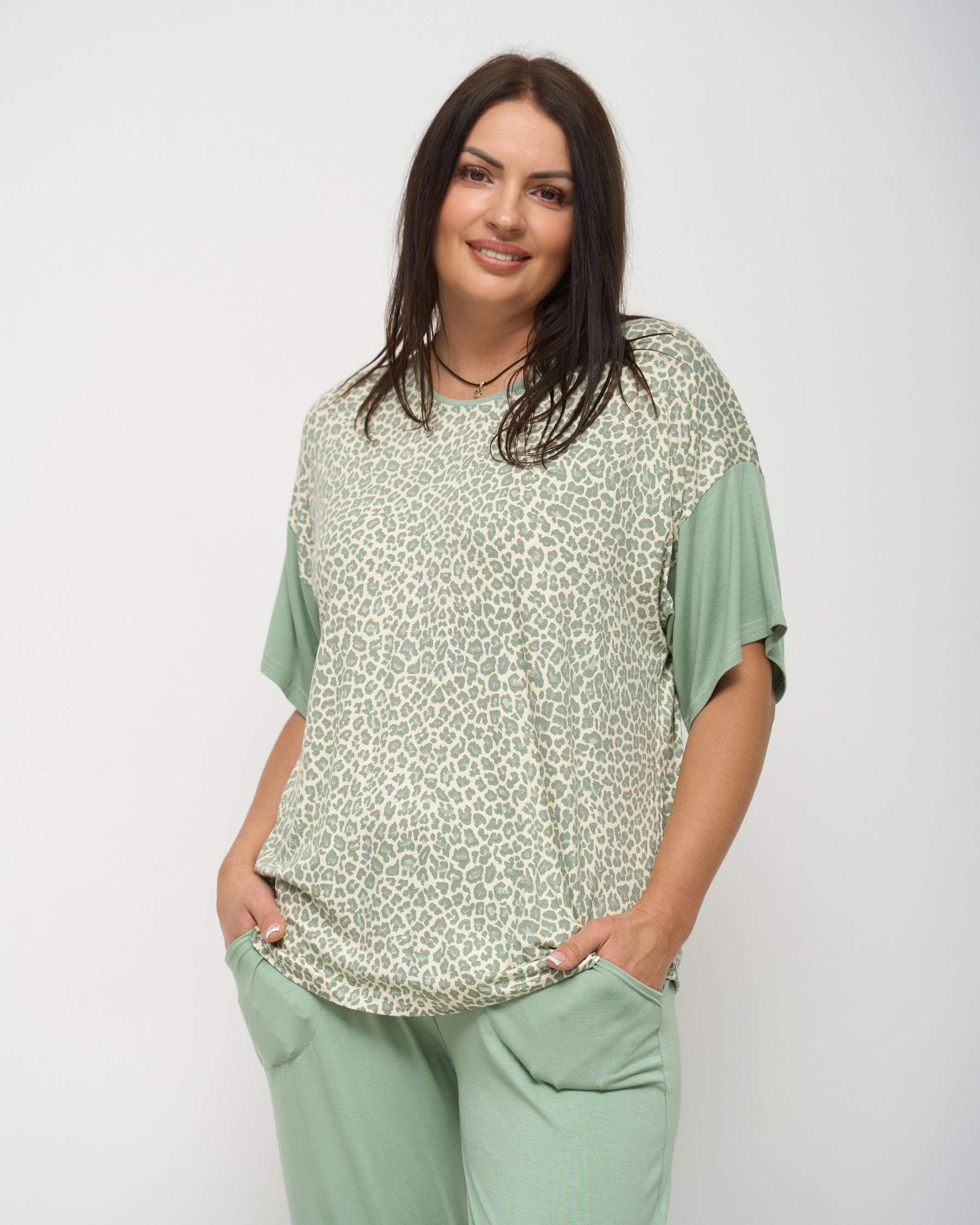 Віскозний жіночий комплект Plus Size зі штанами та футболкою - хакі