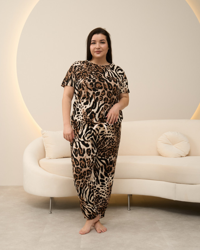 Віскозний комплект зі штанами та футболкою - Леопард- Plus Size
