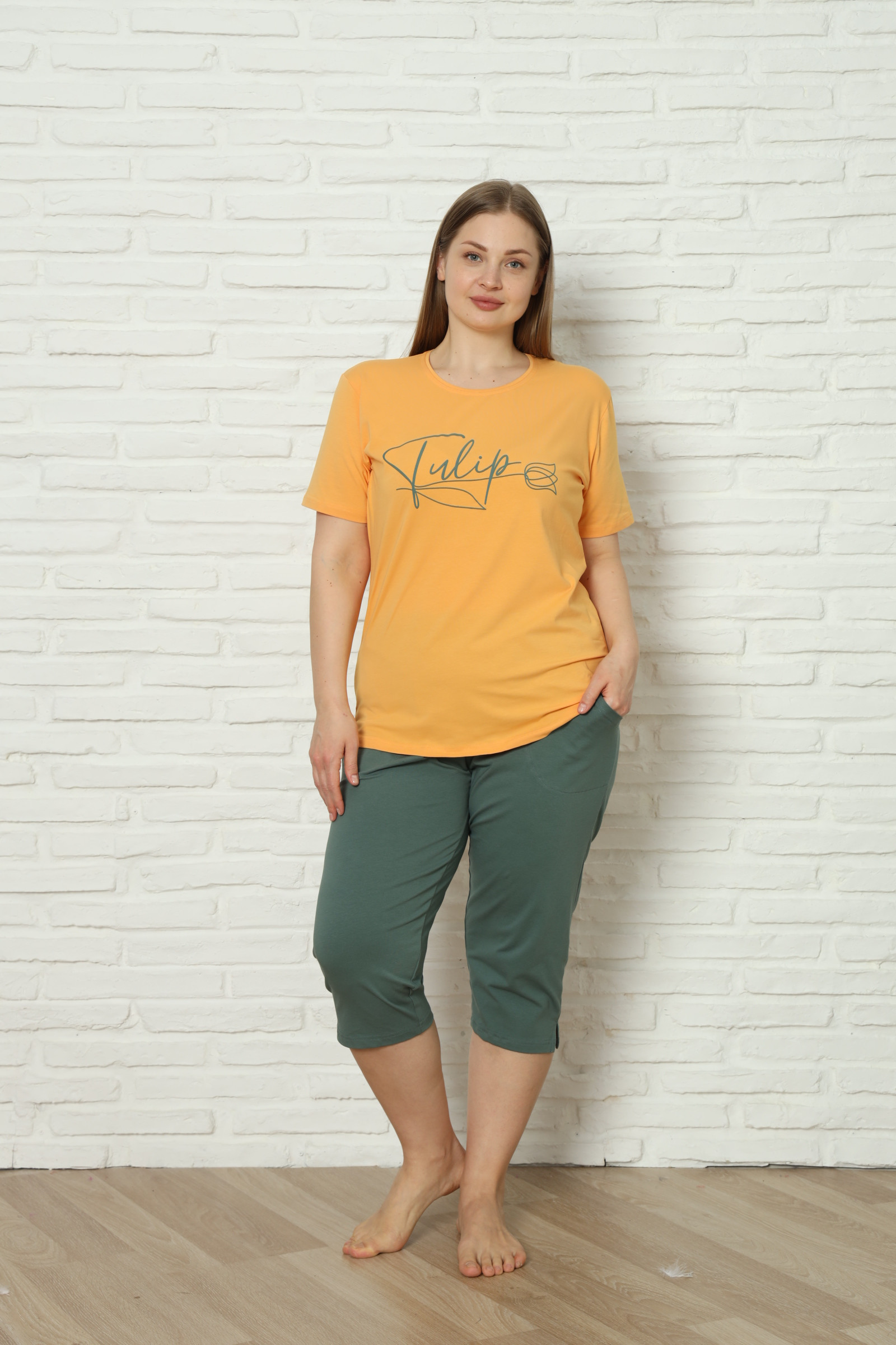 Жіночий комплект з капрі Plus Size - Тюльпан