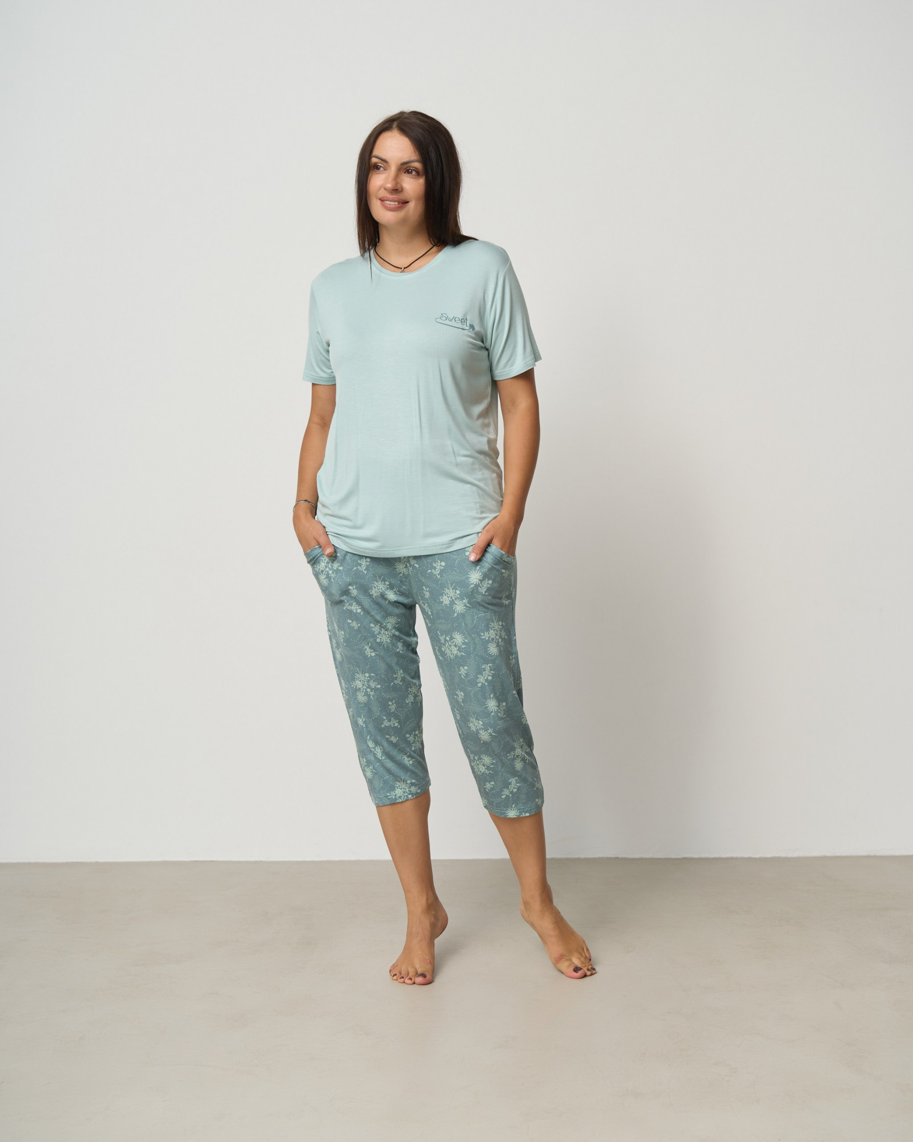 Жіночий комплект Plus Size капрі та футболка - Sweet - віскоза