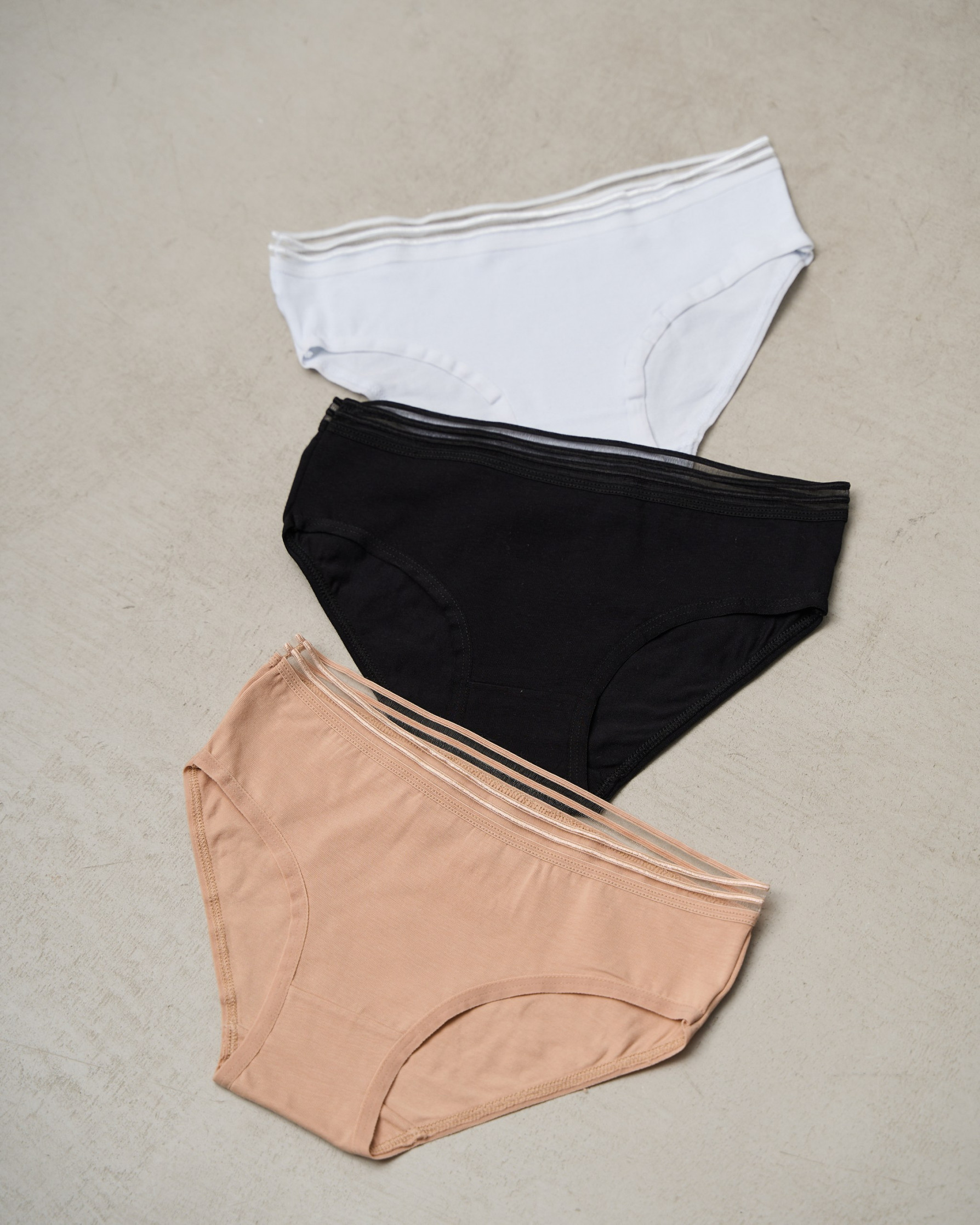 Трусики підліткові на дівчинку - смужки на резинці