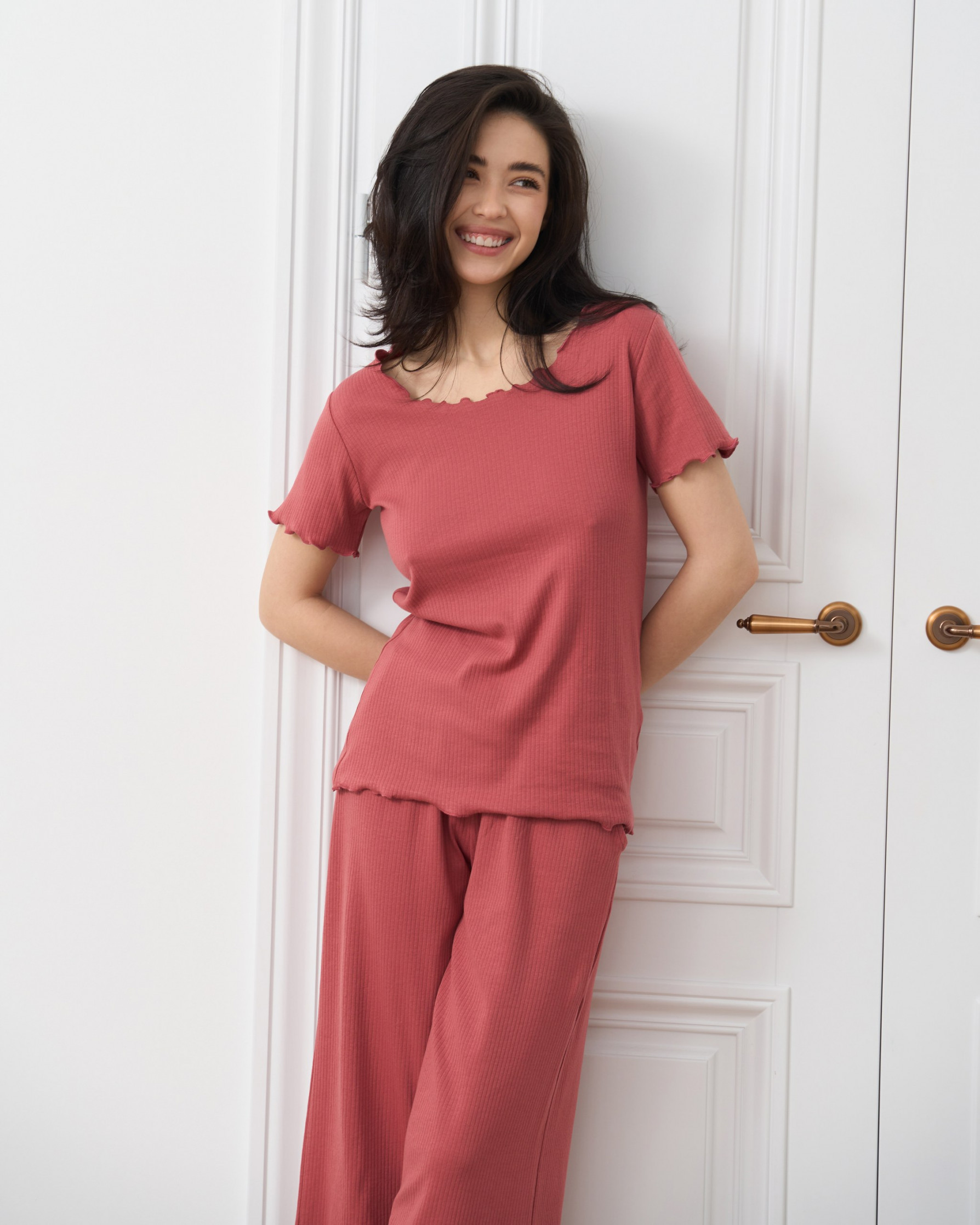 Жіночий комплект з капрі однотонний - в рубчик