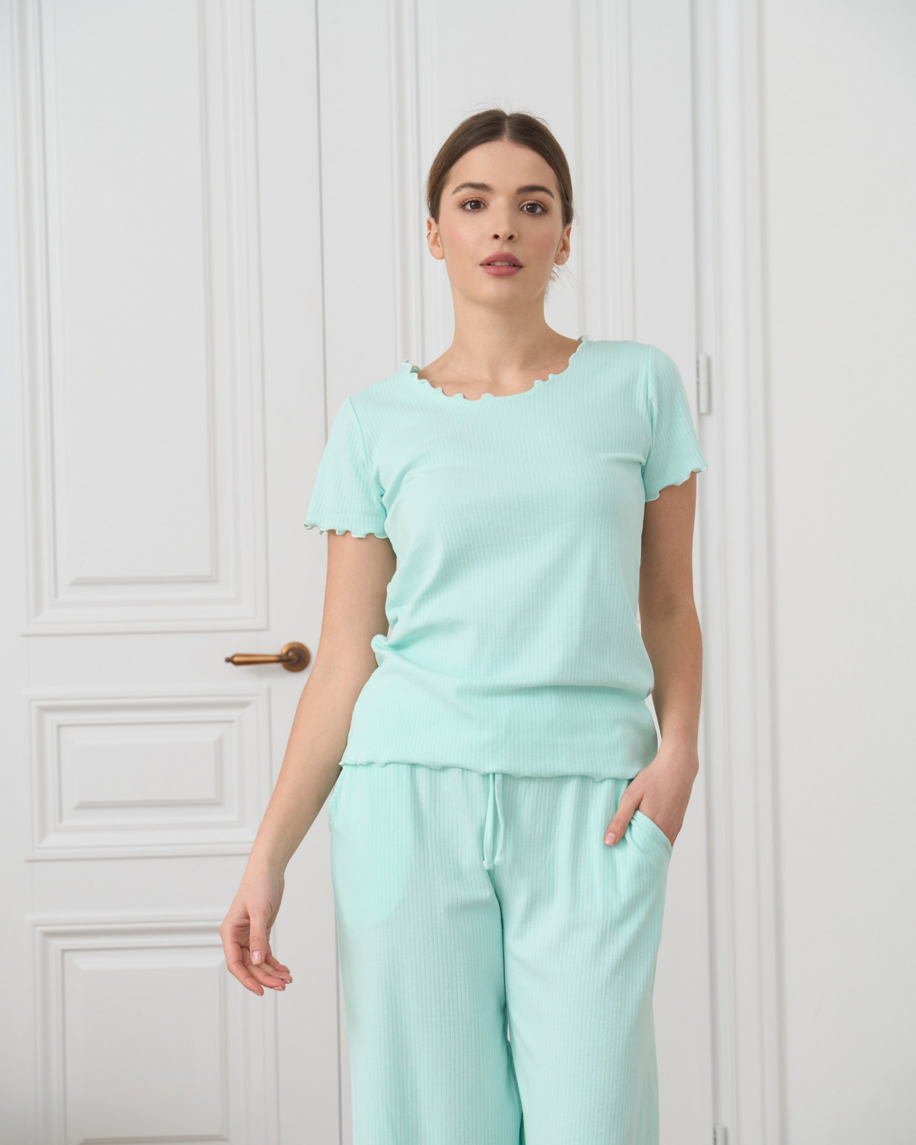 Женский комплект с капри однотонный - в рубчик