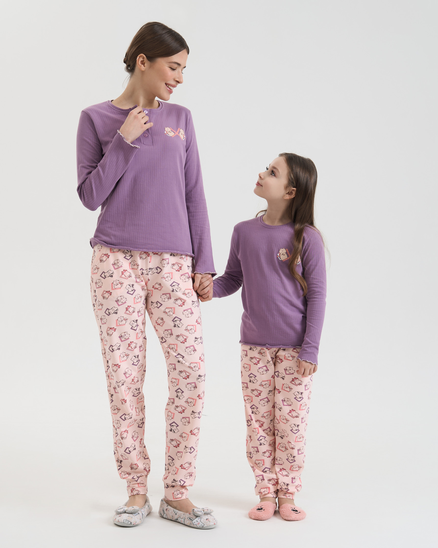 Жіночий комплект зі штанами в котики - кофтинка в рубчик - Family look мама/донька 