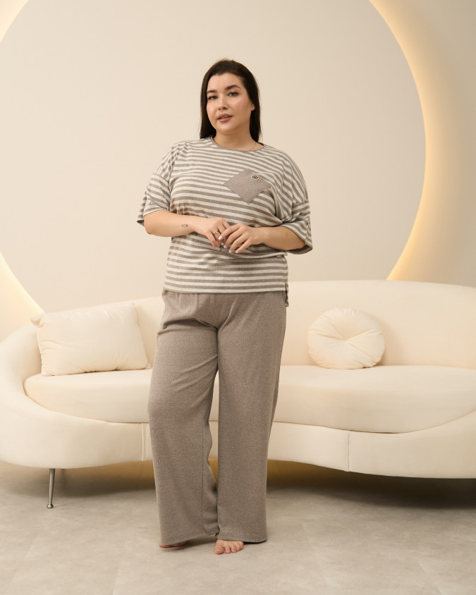 Комплект жіночий зі штанами і кишенею на футболці Plus Size - в рубчик