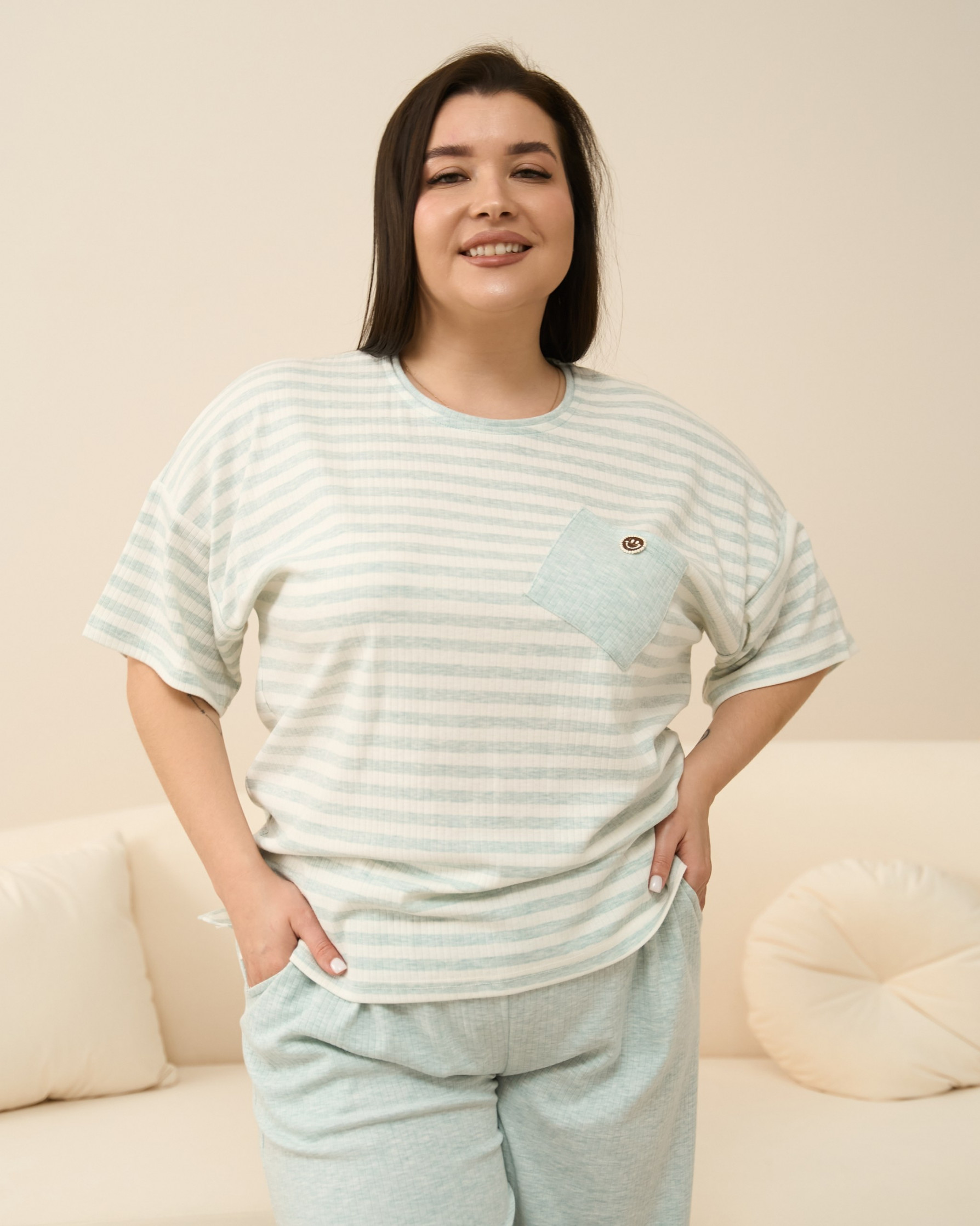 Комплект жіночий зі штанами і кишенею на футболці Plus Size - в рубчик