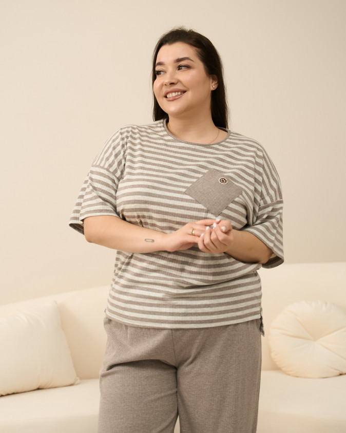 Комплект жіночий зі штанами і кишенею на футболці Plus Size - в рубчик