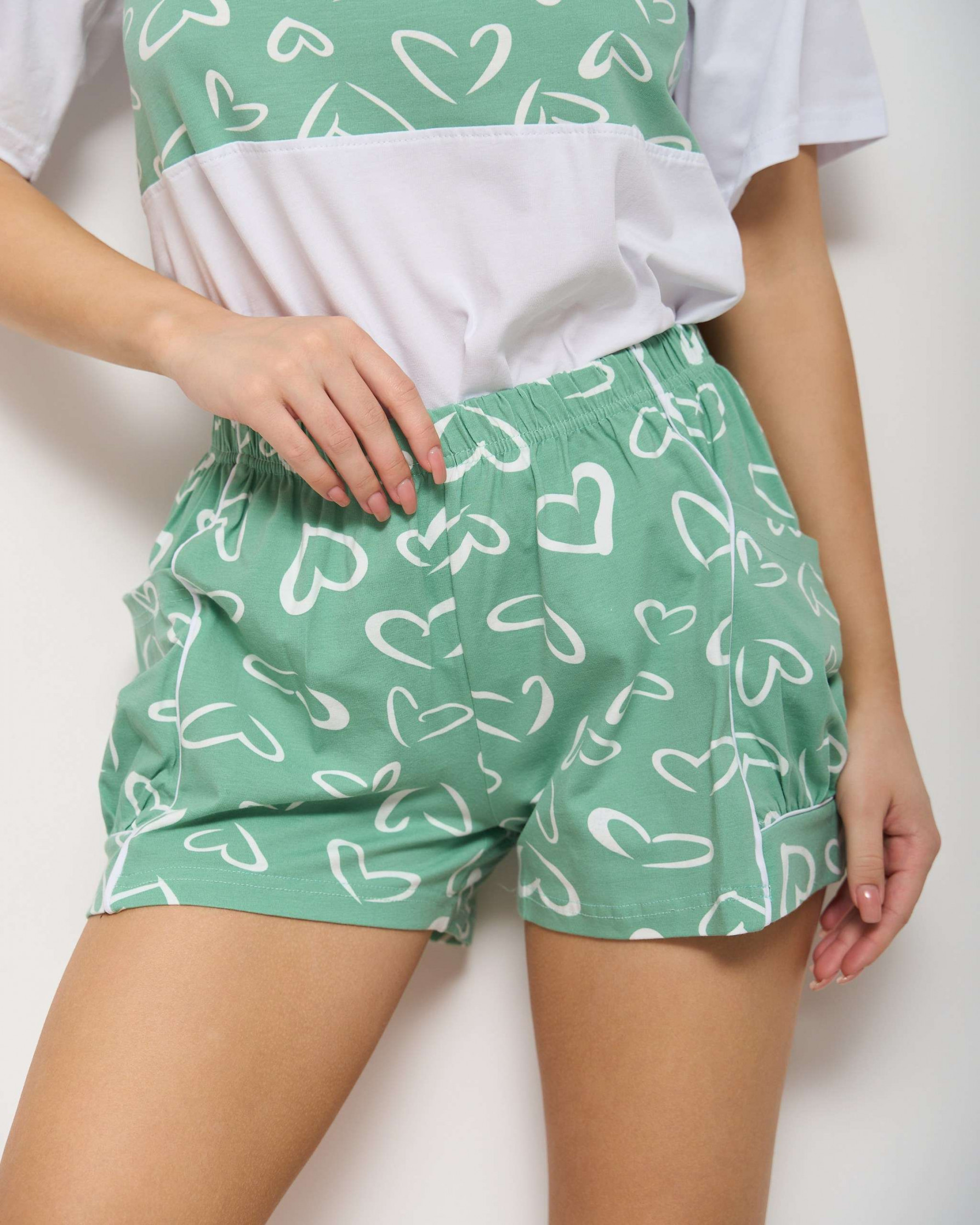 Комплект жіночий з шортиками - смужка з сердечками